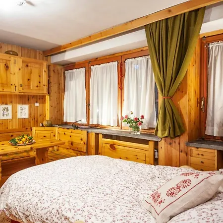 Casa-chalet, In Centro A Courmayeur! شقة